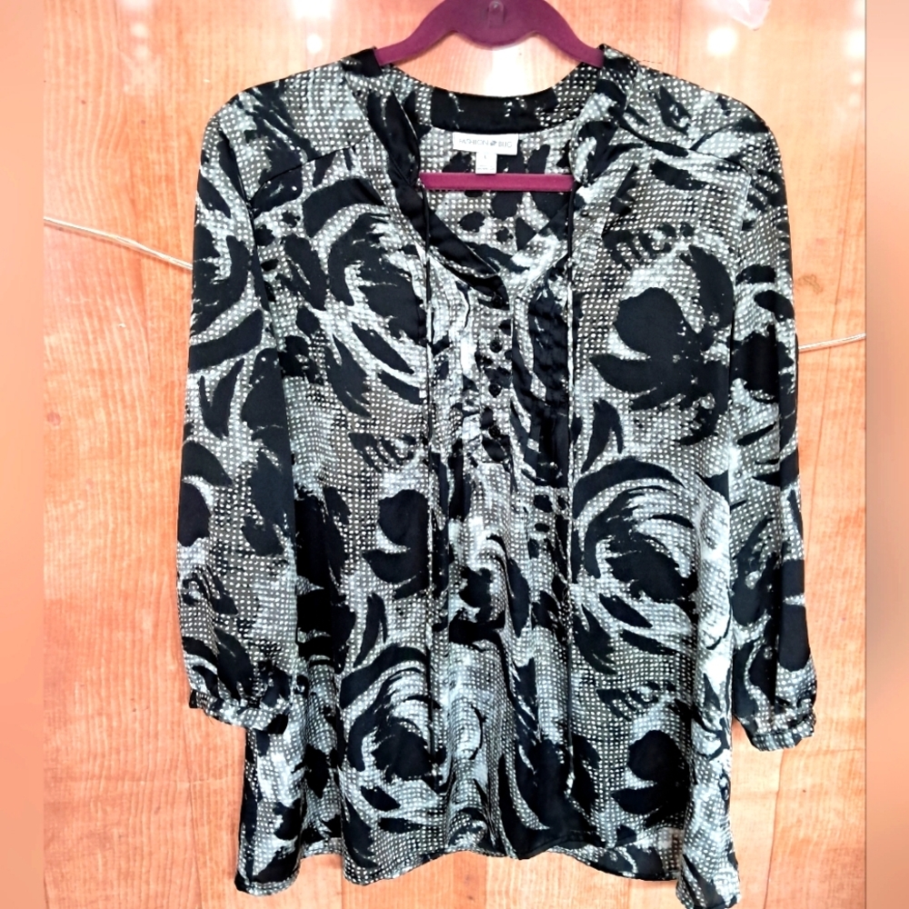 Fashion Bug size large blouse black and white
